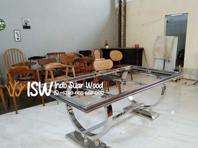 Kaki Meja Makan Bentuk Cincin Kota Surabaya