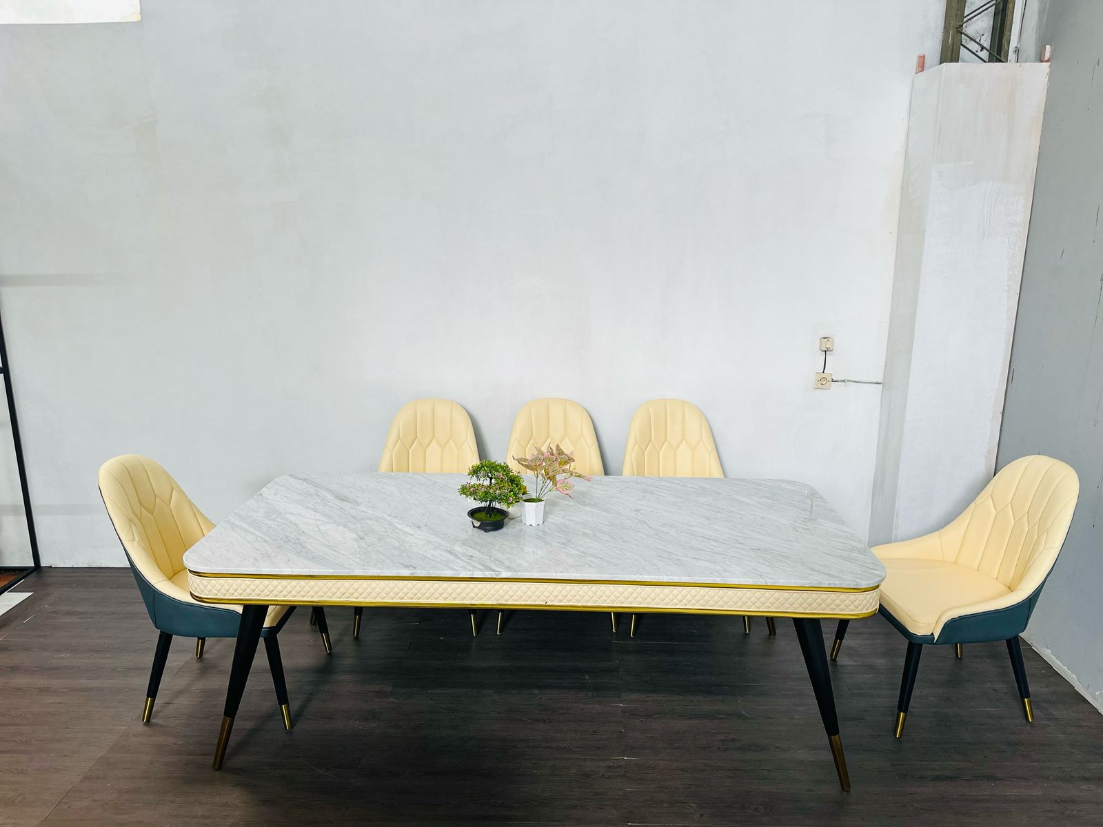 Set Meja Makan Marmer Mewah - Image 7