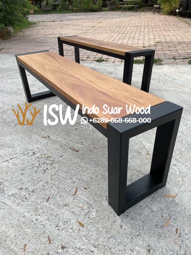 Bangku Panjang Trembesi Kota Jember