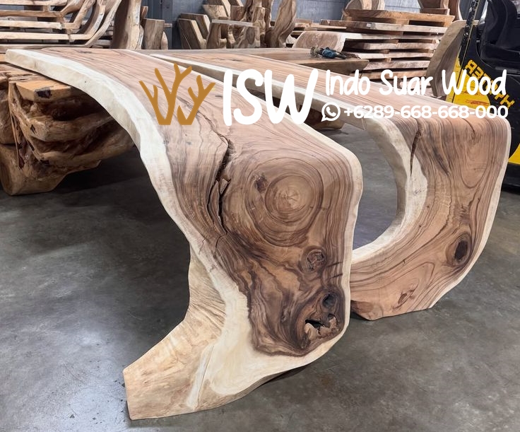Meja Makan Suar