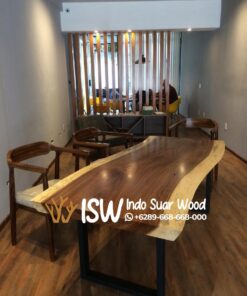 Meja Makan Trembesi Kaki Besi Kota Jember