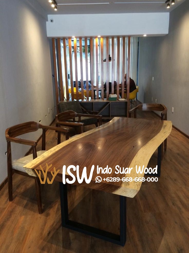 Meja Makan Trembesi Kaki Besi Kota Jember