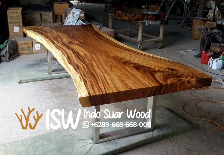 Meja Makan Trembesi Kaki Stainless