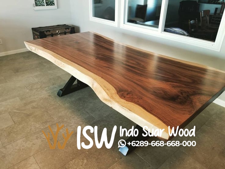 Meja Makan Trembesi Kayu Solid