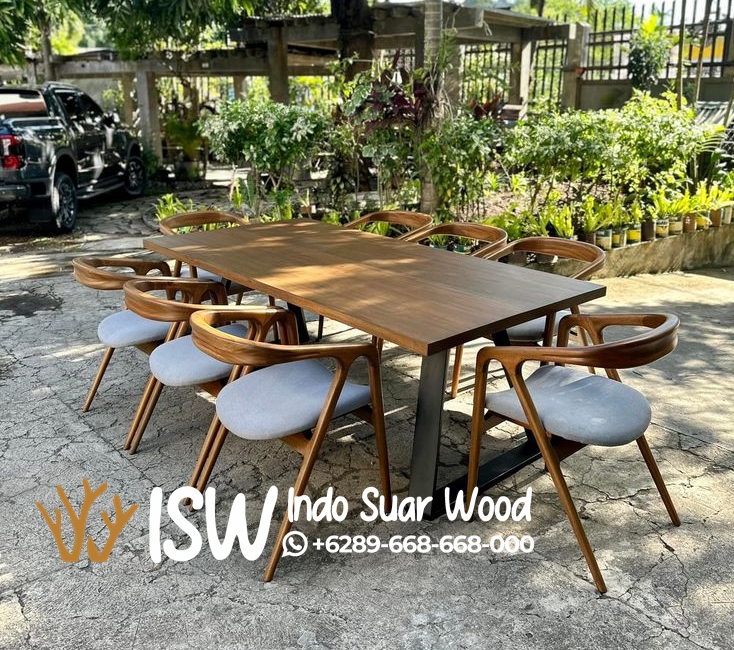 Meja Makan Kayu Trembesi Kaki Besi Magelang