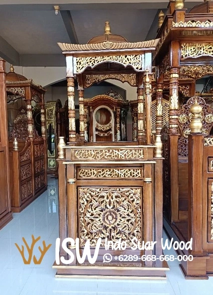 Mimbar Masjid Dengan Ukiran