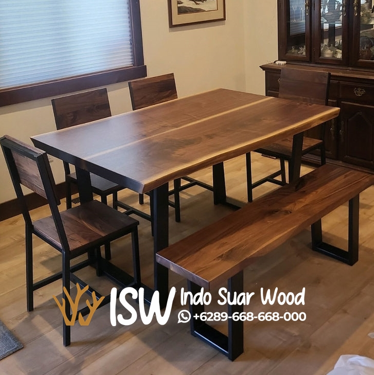 Meja Makan Kayu Trembesi Kaki Besi